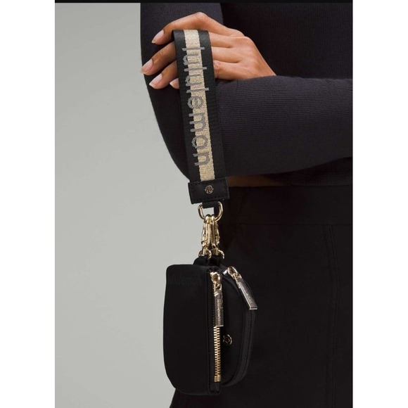 NWT, Dual Pouch Wristlet Black/Gold - Picture 2 of 7